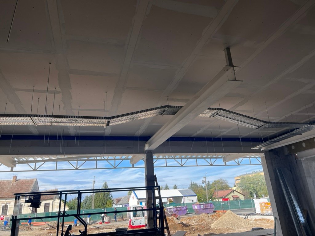 Elektromos nyomvonal készítése és tálcázás ugrással Körmenden