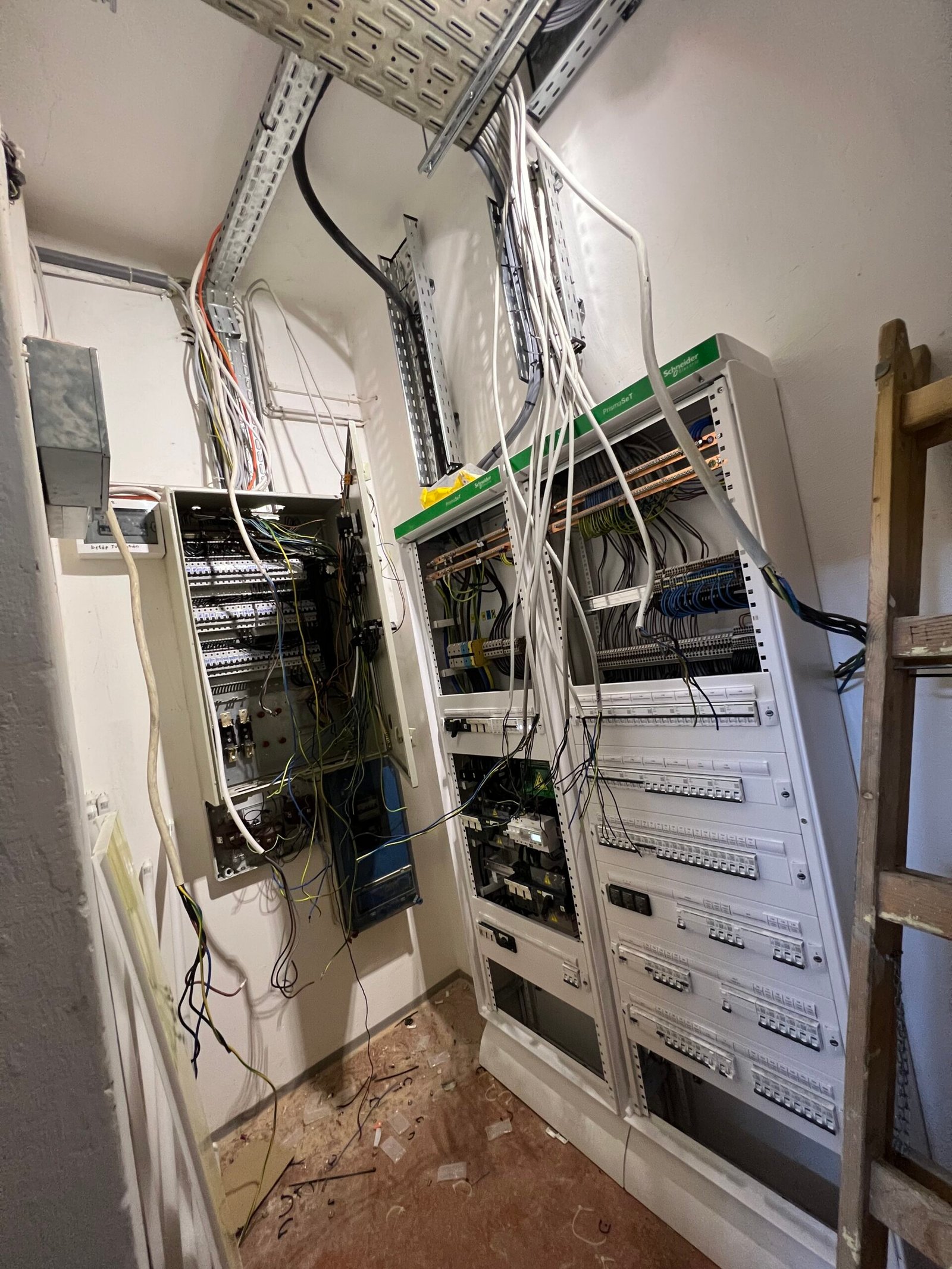 Villamos elosztó csere referencia projekt